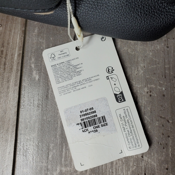 NWT Primark Black Cosmetic Bag with Quilted Texture and Gold Hardware Letter "L" - Picture 7 of 16